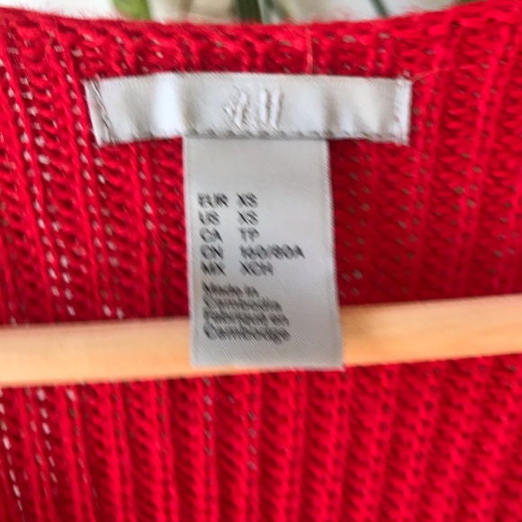 Red H&M v-neck sweater - Picture 2 of 3